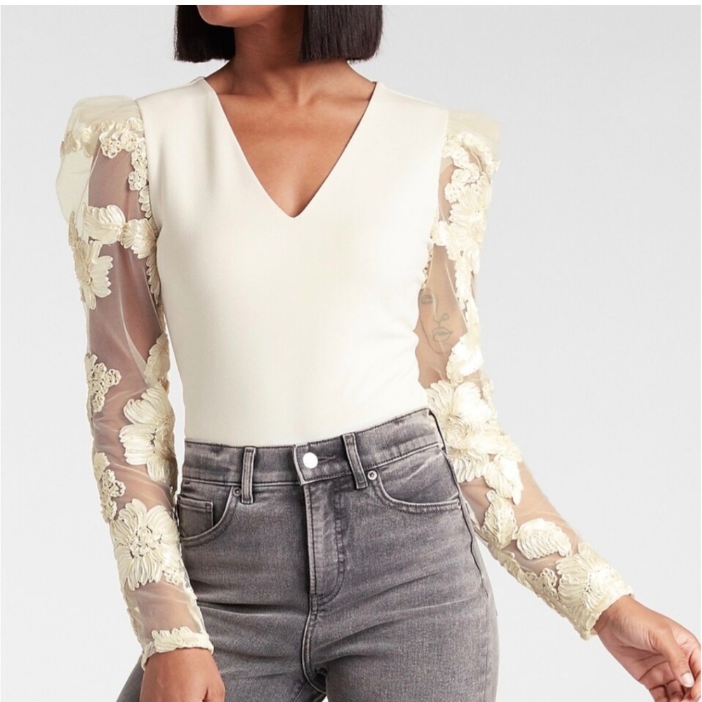 EXPRESS Floral Mesh 3D Embroidery V-Neck Bodysuit XS Ivory Cream NEW Party Bride